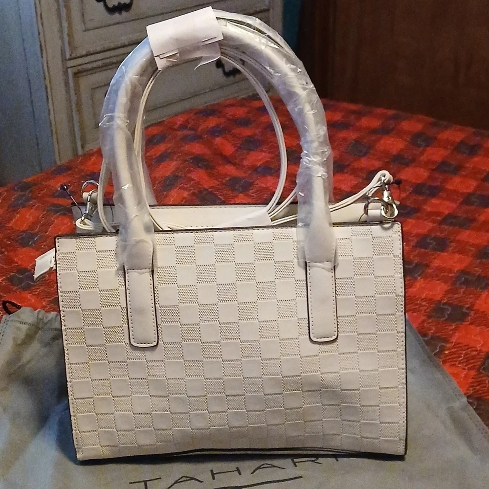 NWT Tahari Ivory Checkered Satchel Crossbody Strap Included - Picture 5 of 8